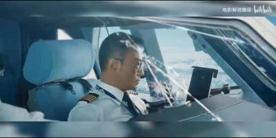 ​英雄机长刘传健，万米高空生死迫降，34分钟拯救128人生命