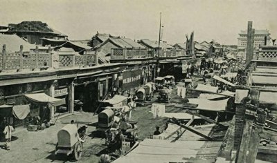 ​1905年，吴樾在北京火车站刺杀五大臣失败，被揪着头发拖出车厢